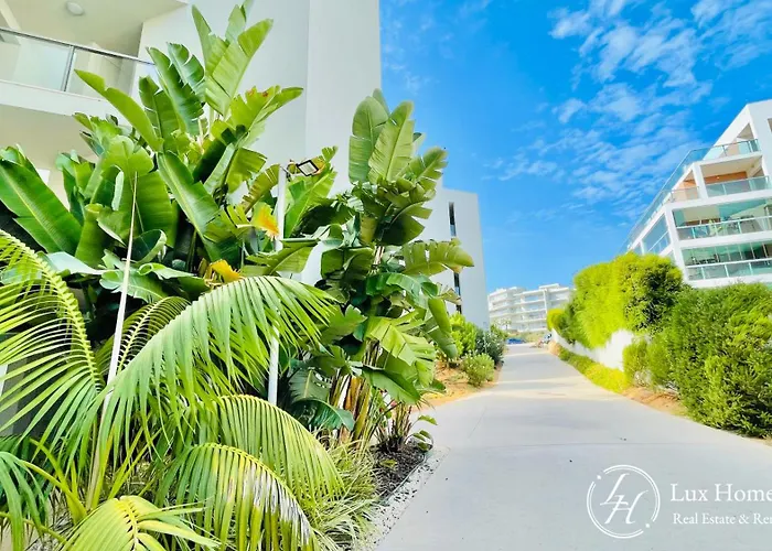 Aljamila - Luxurious - Pool - Garden Apartment